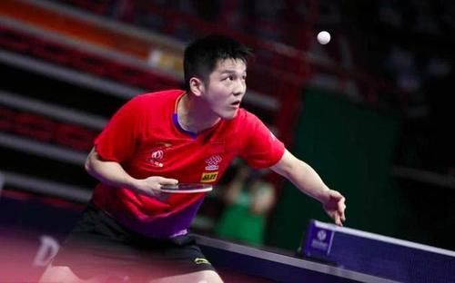 以其犀利的 以其犀利的