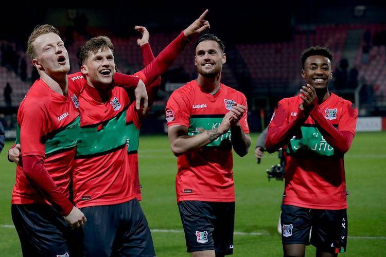 雄鹿用一场 雄鹿用一场