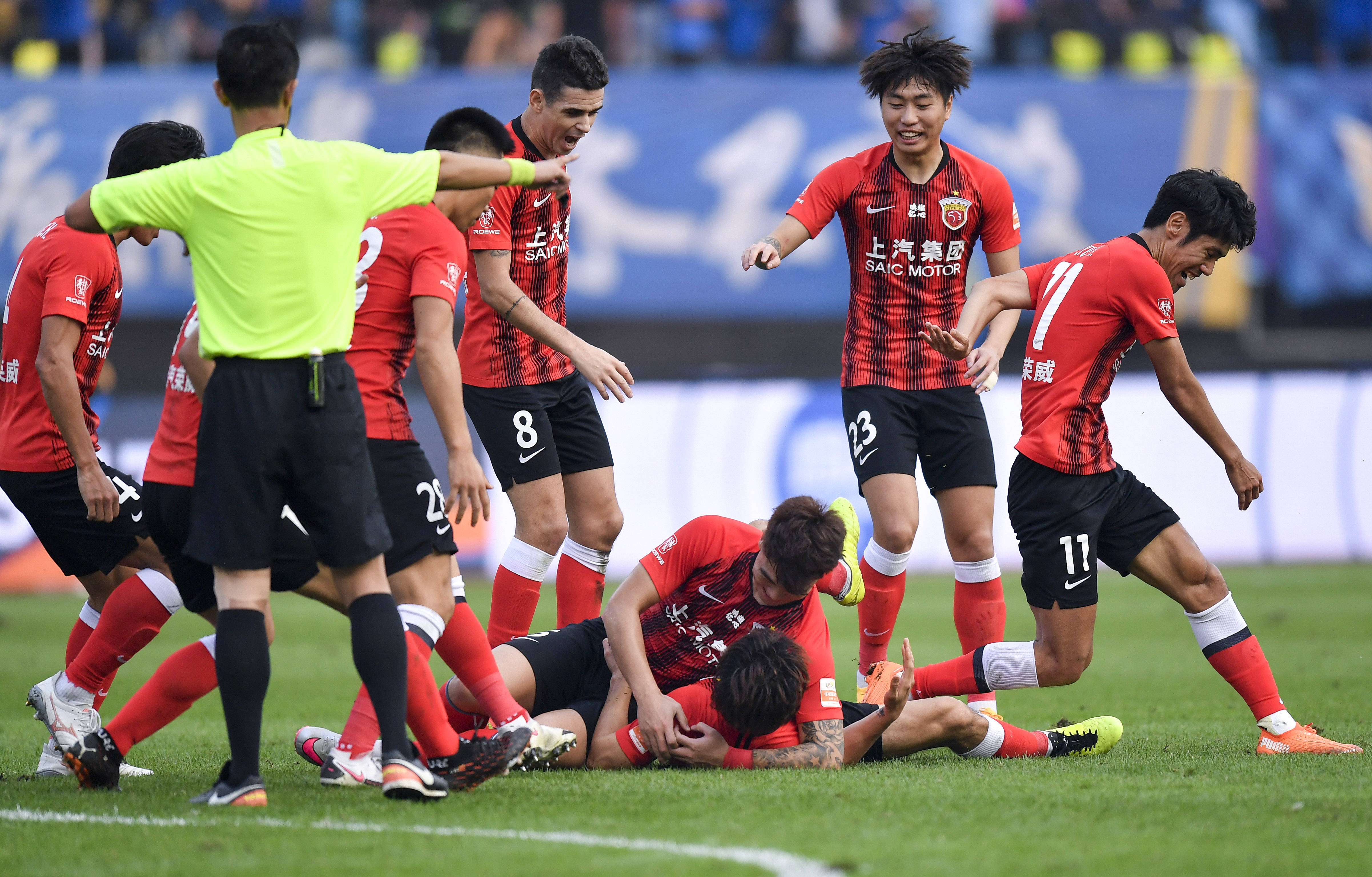 够在中前场 够在中前场